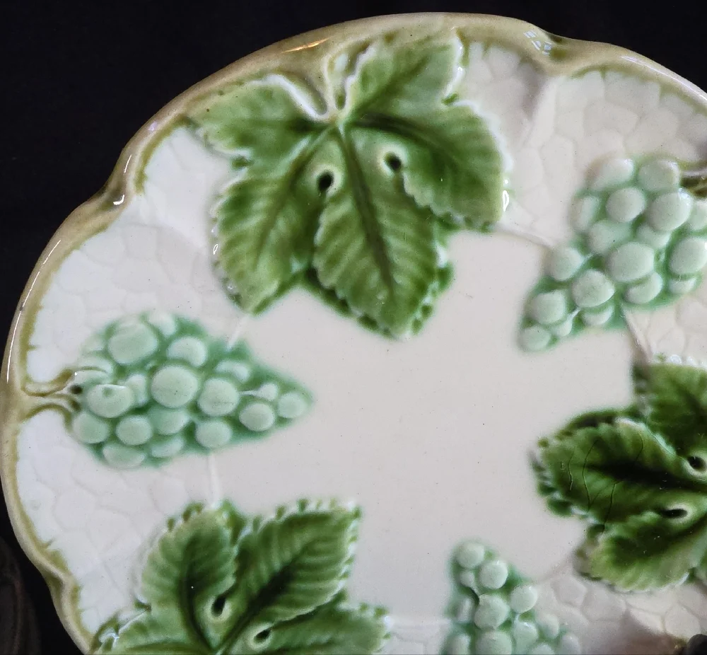VTG Majolica Green Grapes and Leaves 1920-33 Czechoslovakia #830 7” Salad Plate